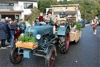 Oktoberfest und Trachtenumzug in Insul mit Musik und viel Gaudi
