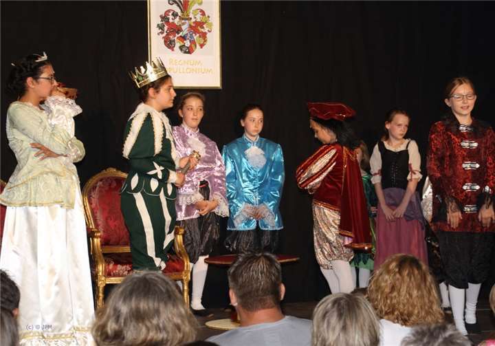 Trauer und Ratlosigkeit in Populonien, dem kleinen Königreich von König Popolus.