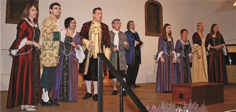 Traumhafte Kostüme und traumhafte Stimmen: Beim Abendkonzert zog das Ensemble wieder alle Register seines Könnens. TE