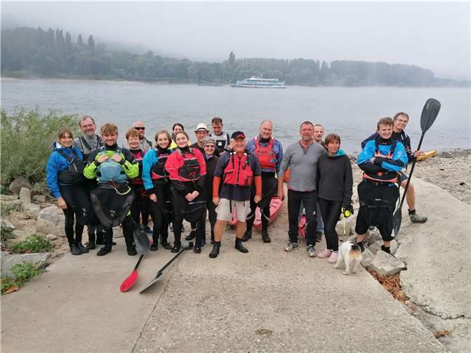 Treff in Leutesdorf und Start zum traditionellen KCU-Abpaddeln. Fotos: privat