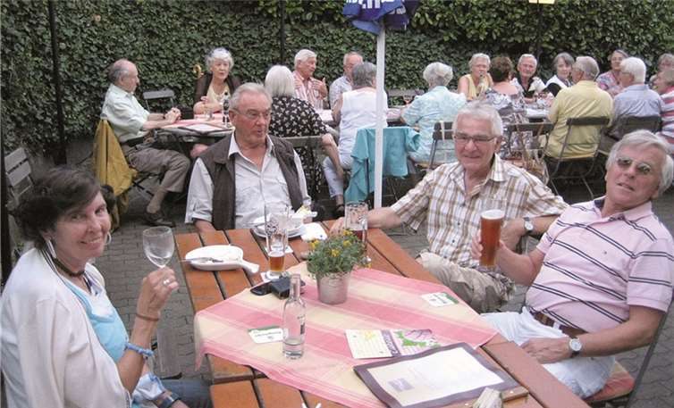 Treffen Wüstenhof (v.re.): Dietrich Lissautzki, Robert Arenz, Fritz v. Deringer und Resi Dorschner. privat