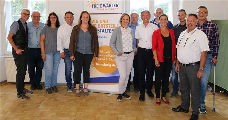 Treffen der Mandatsträger der Freien Wähler (v.l.): Reiner Friedsam, Paul Heinemann, Elke von Rauchhaupt, Alexander Albrecht, Sabine Bell, Monique Wilmer, Heinrich Ax, Roland Janik, Mario Wettlaufer, Theresa Ueberbach, Hans-Jürgen Koffer, Friedhelm Münch und Frank Krüger.Foto: Friedsam