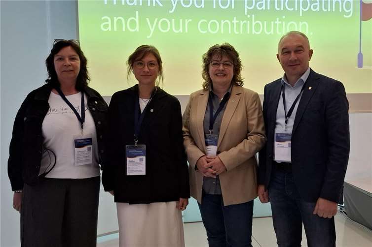 Städtepartnerschaft Montabaur–Trostyanets: Engagement auf vielen Ebenen Treffen der Partnerstädte Montabaur und Trostyanets bei der Partnerschaftskonferenz in Münster: (v.l.) Koordinatorin für kommunale Entwicklungspolitik Claudia Bastian-Tertsch, Stadtbürgermeisterin Melanie Leicher, Svitlana Popovych und Bürgermeister Yurji Bowa der Partnerstadt Trostyanets. Foto: Stadt Montabaur