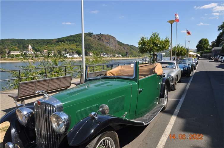 Treffen des Automobilclub AC Owners Club an der Rheinpromenade in Remagen.  Foto: AB