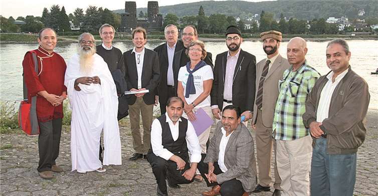 Treffen führender Weltreligionen und Friedensinitiativen in Erpel.  STUHA