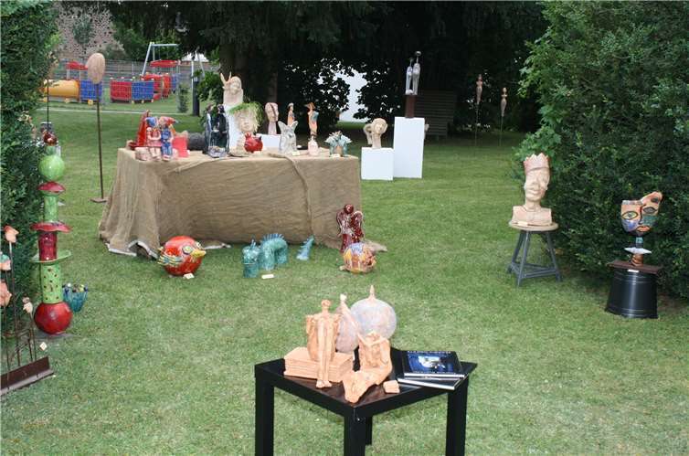 Trefflich gepflegte Grünanlagen, die mit tollen Accessoires und handgefertigten Kunstgegenständen bestückt waren, erfreuten das Auge des Betrachters.