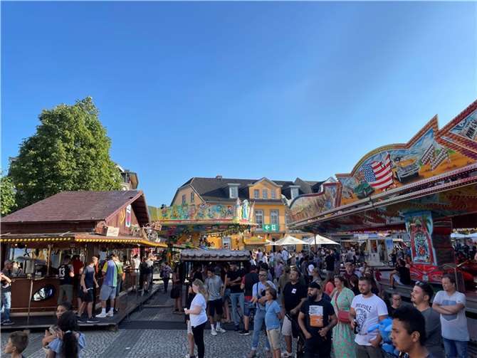 Treffpunkt Autoscooter: Das beliebte Fahrgeschäft gehört zur Kirmes wie Zuckerwa...