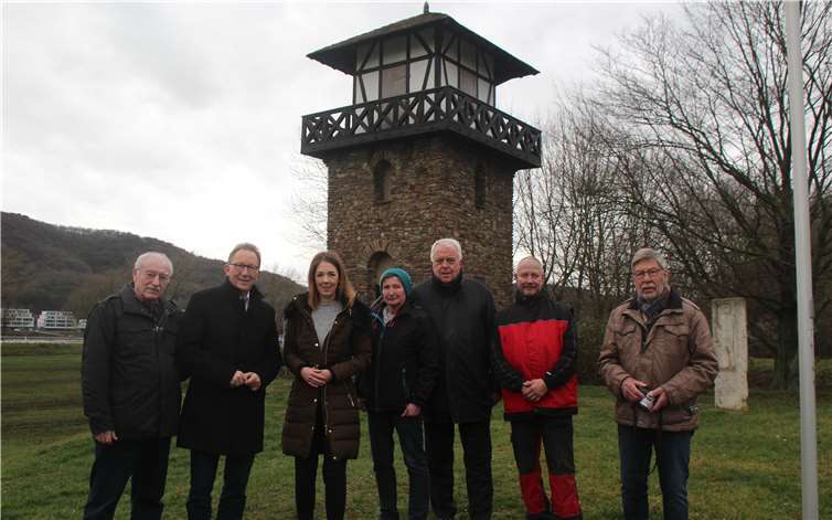 Treffpunkt Limes-Turm Nr. 1: Die Teilnehmer am Informationsgespräch zum Thema Interpretation „Nassen Limes“. Fotos: KMI