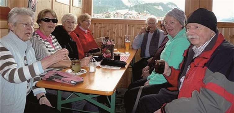 Treffpunkt der Wanderer und Skifahrer bei Ramona zum Jagertee.