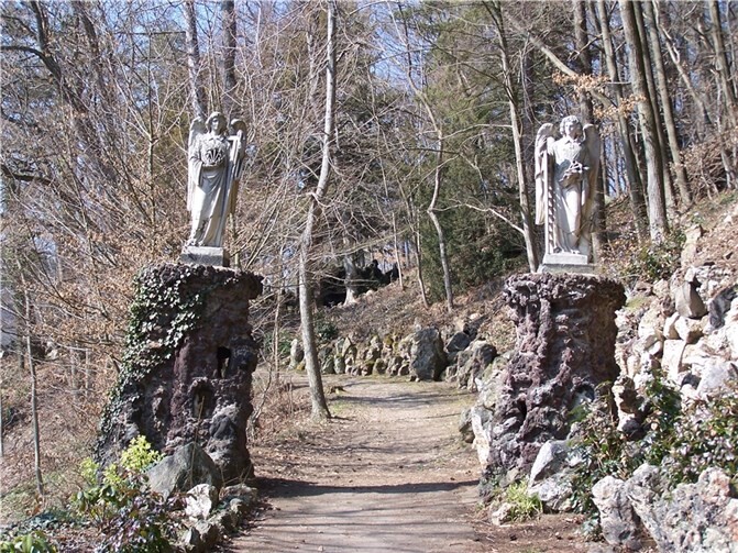 Treffpunkt für den Arbeitseinsatz ist bei den Engeln am Anfang des Kreuzweges.Foto: privat