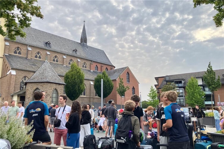 Treffpunkt um 6:00 Uhr zur Abfahrt nach Ameland auf dem Kirchplatz Meckenheim 