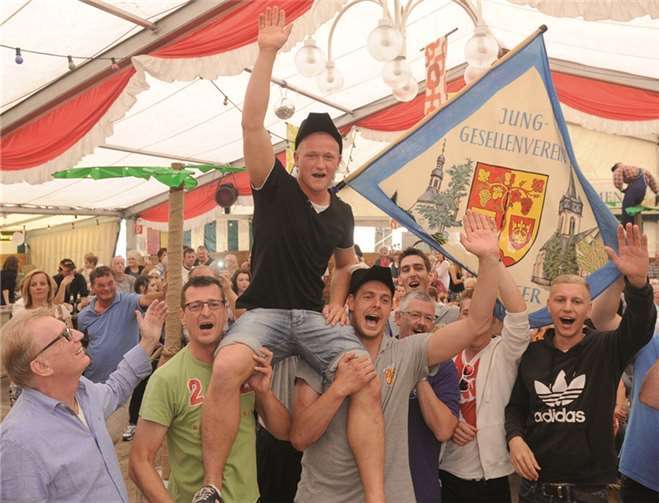 Treffsicher auf den Bürgerhahn war Bürgerhahnekönig Kai Gantz.ab