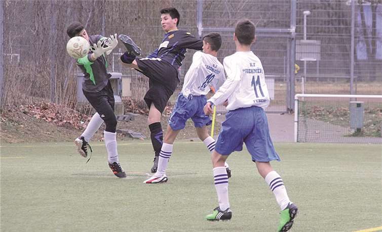 Treffsicher waren die B-Jugendlichen der TuS Koblenz beim internationalen Freundschaftsspiel gegen Ardmeira Ferizay. Am Ende siegten die Schängel über die Gäste aus dem Kosovo deutlich mit 9:0. -TH-