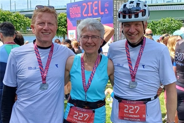Triathlon Mixed-Staffel des LT Puderbach in Bonn am Start über die Mitteldistanz. v.l.n.r.: Christoph Mauel, Birgit Hauser, Jörg Eßer
