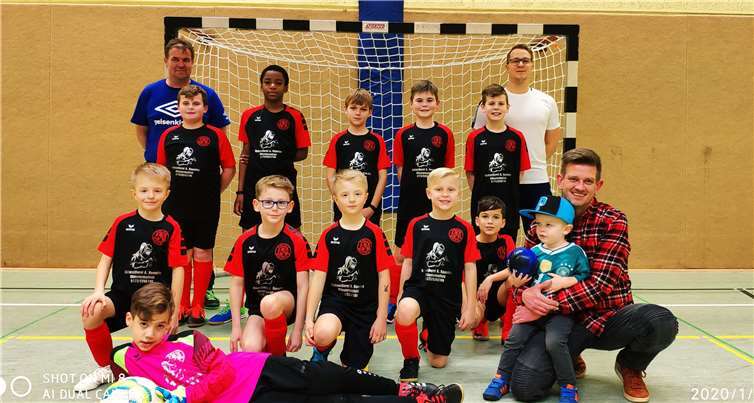 Trikotübergabe an die E3.Foto: privat