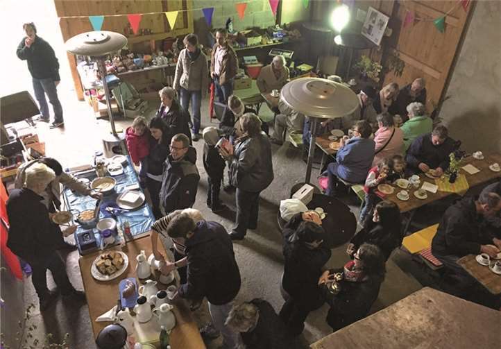 Trödelmarkt, Kaffe und Kuchen für den guten Zweck.privat