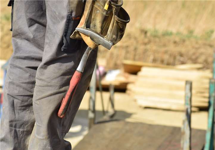 Trotz Corona geht die Arbeit auf den Baustellen weiter - aber unter scharfen Vorschriften. Foto: pixabay.com