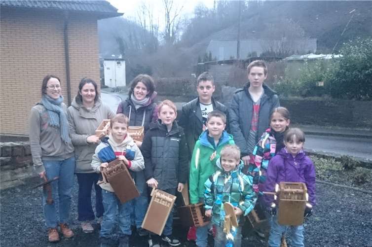 Trotz Dauerregens kamen die Kinder in Kasbach am Karfreitag zum Klappern zusammen.privat