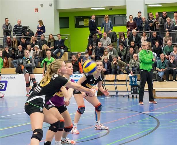 Trotz Niederlage agierten die Mädels des VC Neuwied 77 während der einzelnen Sätze auf Augenhöhe mit den Spielerinnen von SWE Erfurt  Rainer Fritzen
