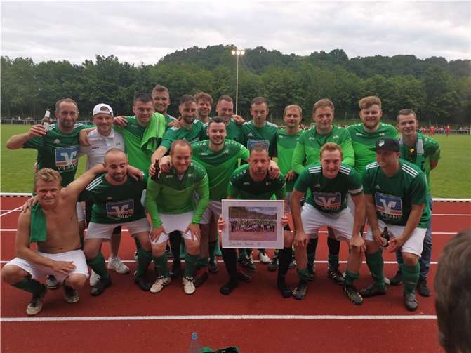 Trotz Niederlage hatten die Leubsdorfer Fußballer allen Grund zur Freude.  Foto: privat