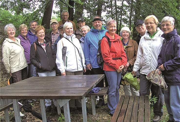 Trotz Regens wollte die tapfere Wandergruppe von 2012 die Strecke nicht abkürzen!!privat