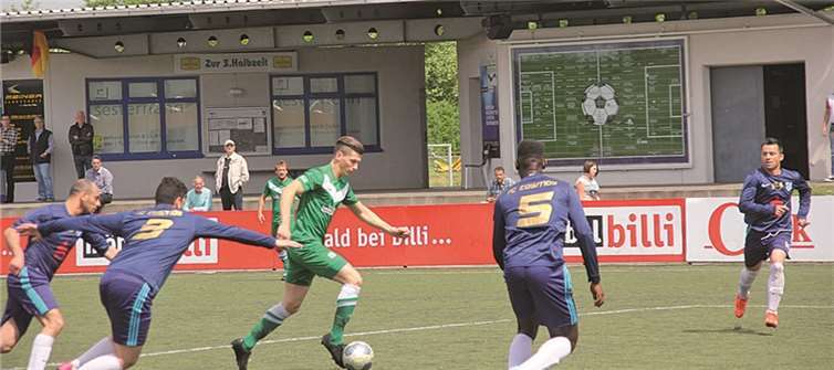 Trotz Rückstand siegte am Ende die Bezirksligavertretung der SG 2000 über Cosmos Koblenz mit 8:3 und schaffte somit vorzeitig den Klassenerhalt. TH