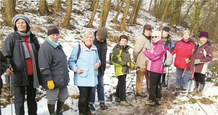 Trotz Schnee und Eis umrundeten die eifrigen Wanderer des Eifelvereins Bad Breisig den Laacher See.Privat