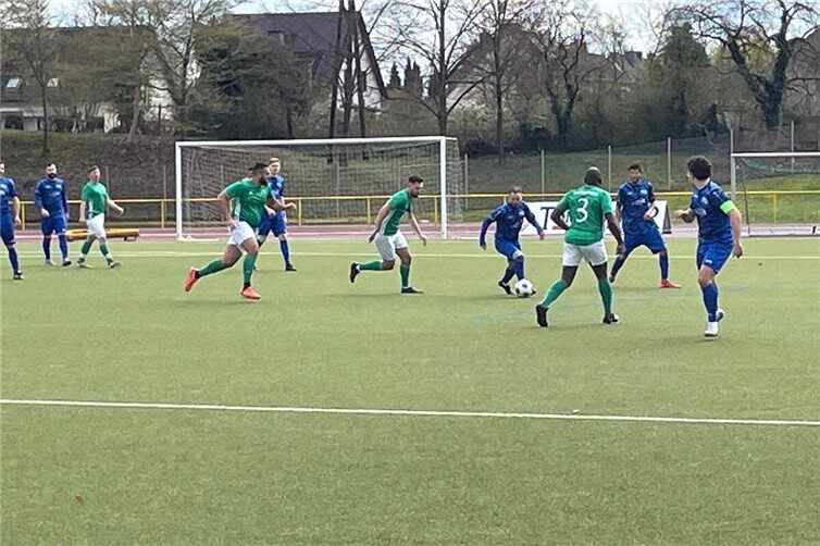 Trotz Überzahl taten sich die Spieler schwer Chancen herauszuspielen