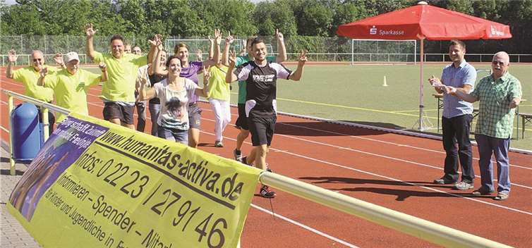 Trotz „afrikanischer“ Temperaturen machten sich am Samstagnachmittag etliche Läufer zum Sponsorenlauf auf.  DL