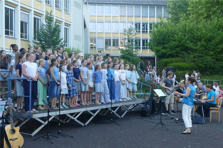 Trotz brütender Hitze erfüllten die fünften Klassen die Luft mit Musik.