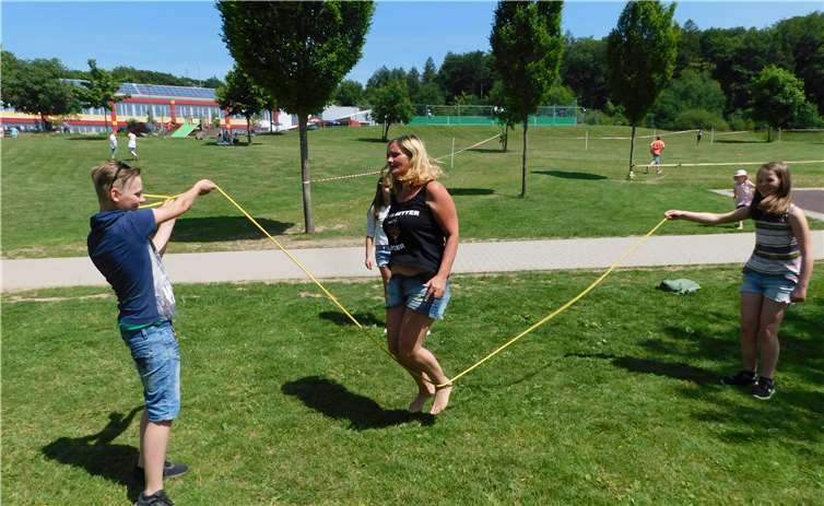 Trotz der Hitze: Seilspringen war angesagt. WR