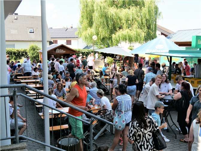 Trotz der Hitze war die Atmosphäre des Schulfestes ausgelassen.