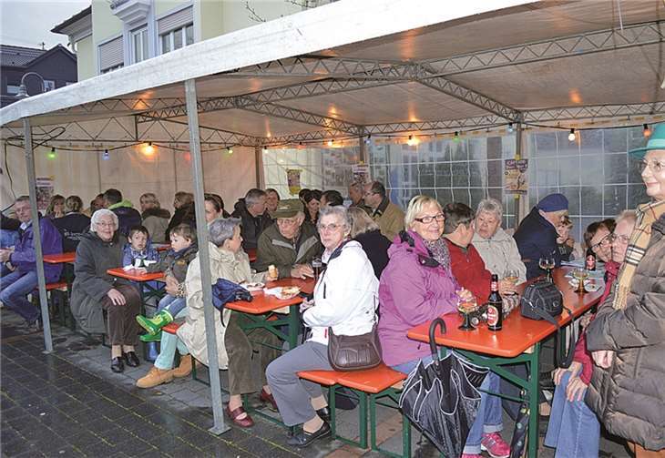 Trotz der Regenfälle waren die Gäste zahlreich erschienen.