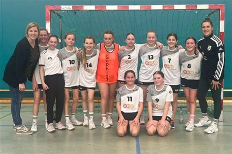 Trotz der deutlichen Niederlage beeindruckten die Spielerinnen mit großem Einsatzwillen und Teamgeist – Eigenschaften, die in den kommenden Spielen von Bedeutung sein werden.