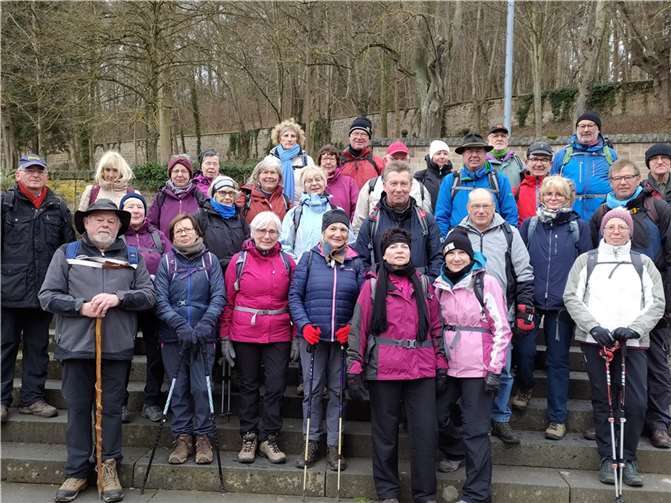 Trotz der eisigen Kälte hatten sich 34 Wanderfreunde, darunter zahlreiche Gäste, am Lydiaturm eingefunden. Foto: privat