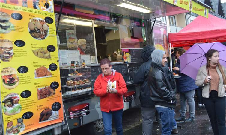 Trotz des Regens waren doch noch einige Besucher gekommen.Fotos: AB