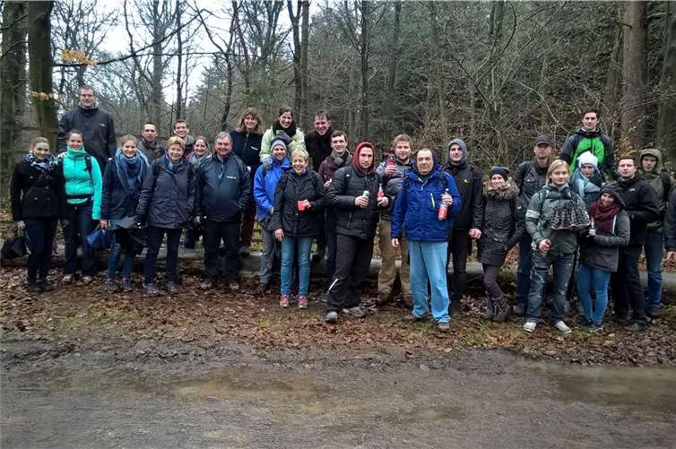 Trotz des Wetters ließen sich die Volleyballer aus Sinzig die gute Laune nicht verderben.privat