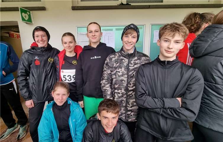 Trotz des nass-kalten Wetters wurden die Athleten in den Disziplinen 100 und 800 Meter an und wurden für ihre Anstrengungen belohnt.  Foto:privat