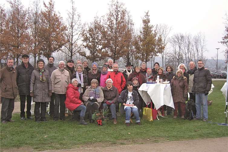 Trotz des nasskalten Wetters nahmen dennoch 27 Damen und Herren an der außergewöhnlichen Adventsfeier teil. Privat