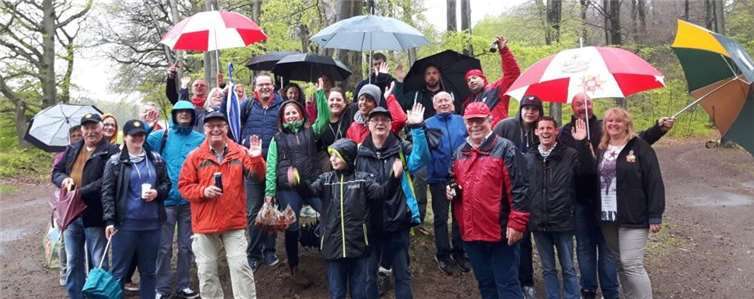 Trotz des schlechten Wetters hatte sich eine ansehnliche Teilnehmerzahl zu der Wanderung eingefunden.  privat