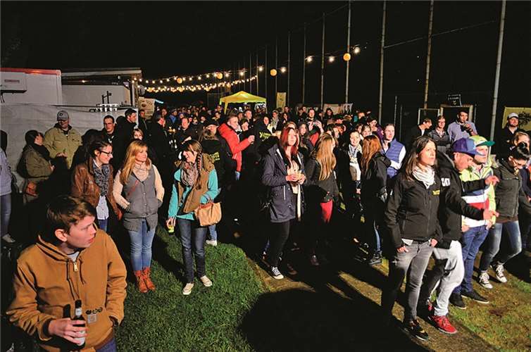 „Spring Fever“ begeistert Hunderte 