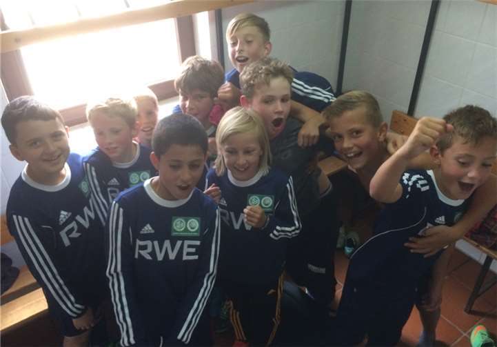 Trotz des vom Gegner sehr hart geführten Spiels konnte sich die Rheinbacher E 1 am Ende über einen 12:0-Sieg freuen. privat