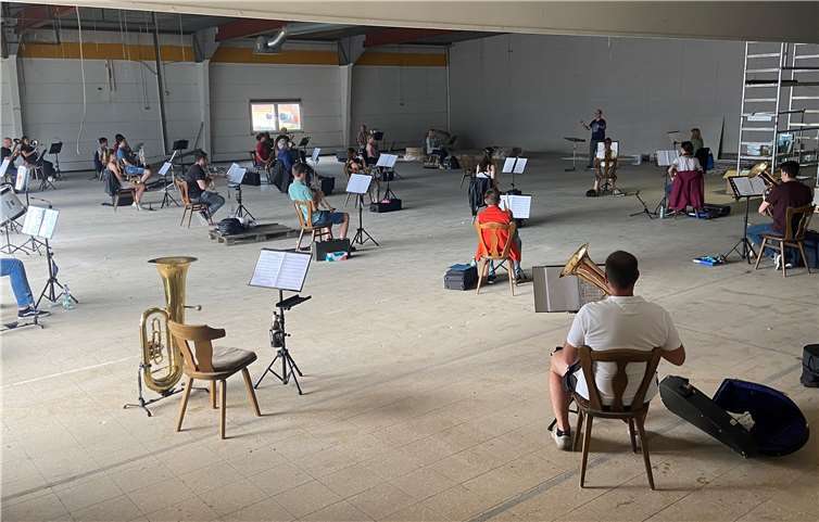 Trotz drei Meter Entfernung zum Nebenmann fühlten sich die Musiker endlich wieder durch ihre Musik verbunden. Foto: privat