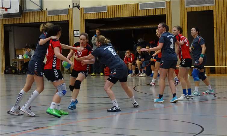 Trotz einigem Auf und Ab konnten die Merler Handballerinnen einen Sieg verbuchen.  privat