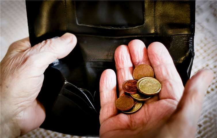 Trotz jahrzehntelanger Arbeit sind immer mehr Menschen von Altersarmut bedroht. Die Gewerkschaft NGG fordert die Politik auf, gegen diesen Trend vorzugehen und rasch eine Grundrente einzuführen. Foto: NGG