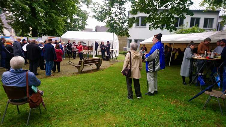 Trotz mäßigem Wetter nahmen zahlreiche Wirgeser*innen am Kulturfrühstück teil. Foto: S. Bijjou-Schwickert