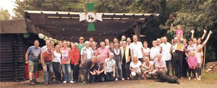Trotz mäßigen Wetterberichts hatten etwa 60 Mitglieder sich auf den Weg nach Dattenberg gemacht.privat