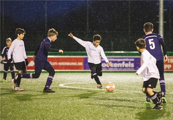 Trotz neuer Aufstellung fand man gut ins Spiel und gewann verdient. Foto: Tobias Jenatschek