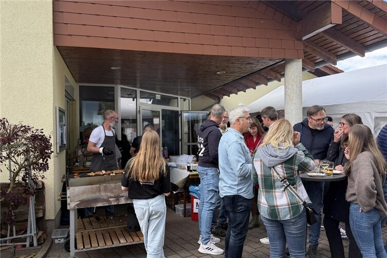 Trotz regnerischen Wetters herrschte beim Musikfest in Marienrachdorf beste Stimmung.