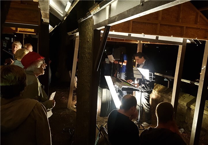 Trotz schlechten Wetters waren viele Gäste gekommen, um mit den „Mendelssöhnen“ zu singen. privat